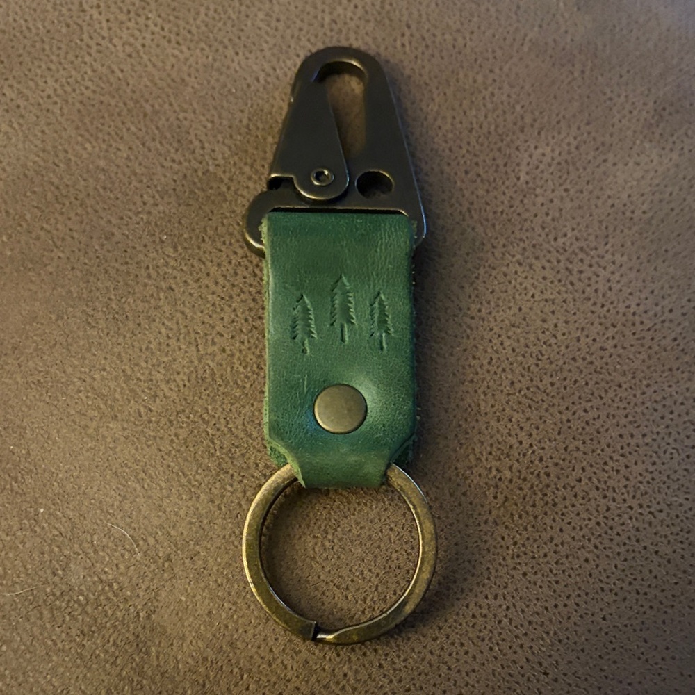 Elegant Green Leather Key Holder